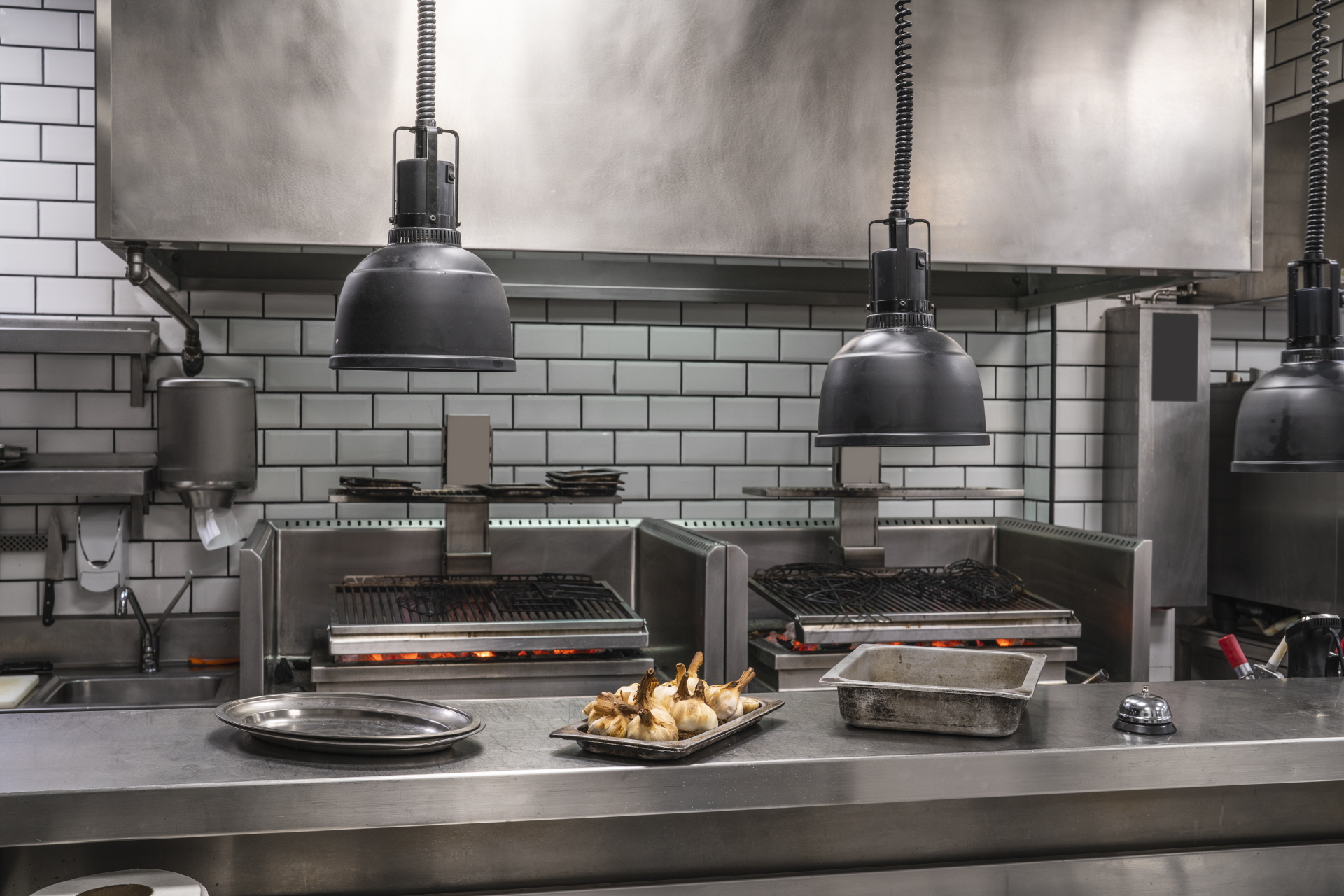 Stainless-steel-commercial-kitchen-countertop